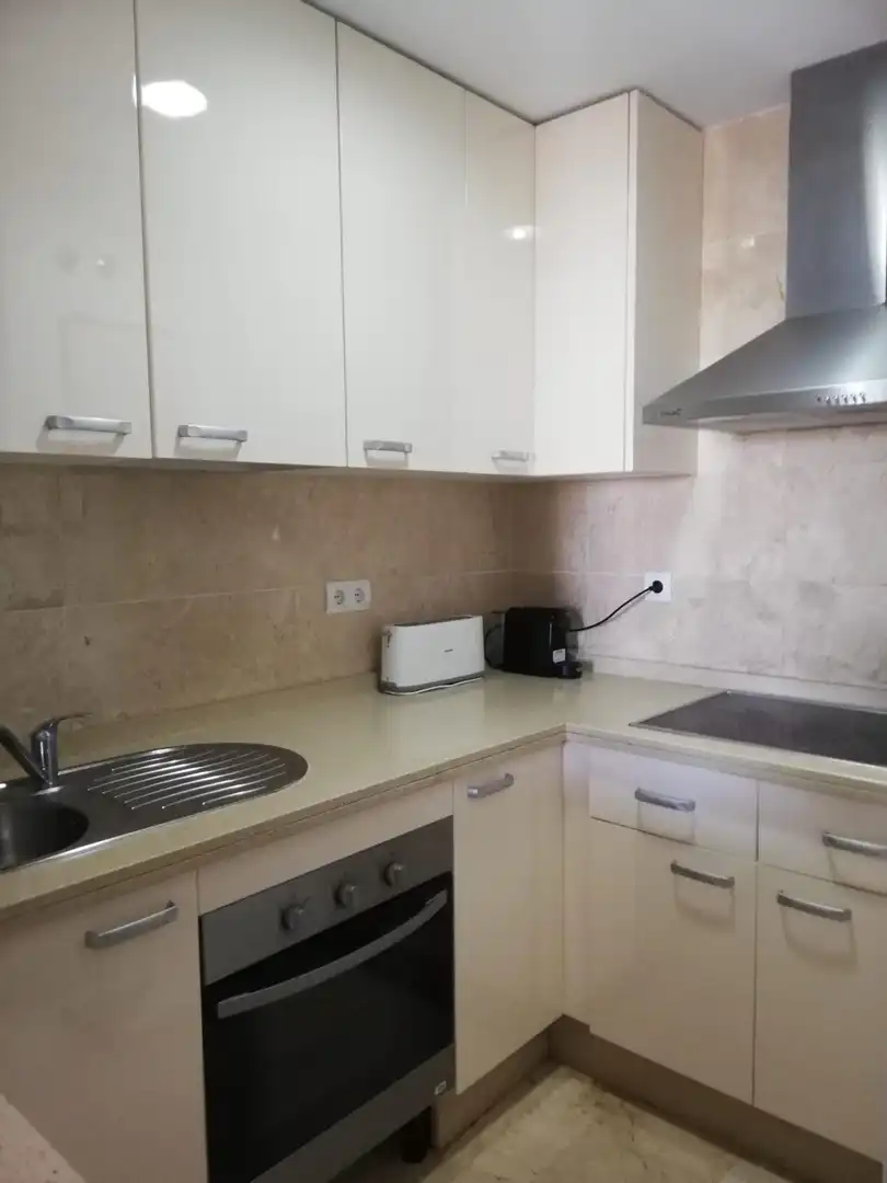 Cuina de Apartament de lloguer en Mijas amb Aire condicionat, Calefacció i Terrassa