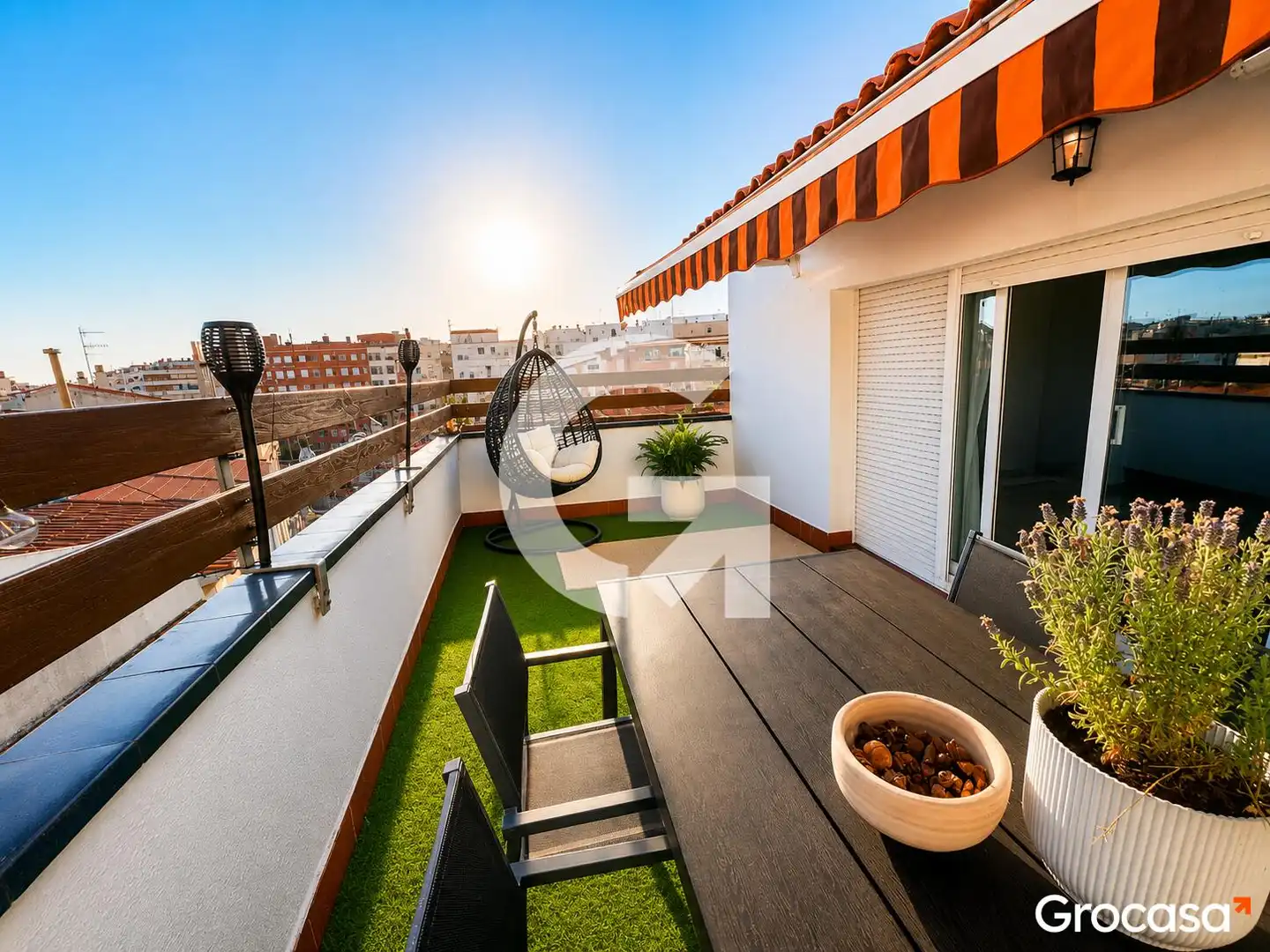 Terrasse von Dachboden zum Verkauf in Vilanova i la Geltrú mit Klimaanlage, Heizung und Terrasse