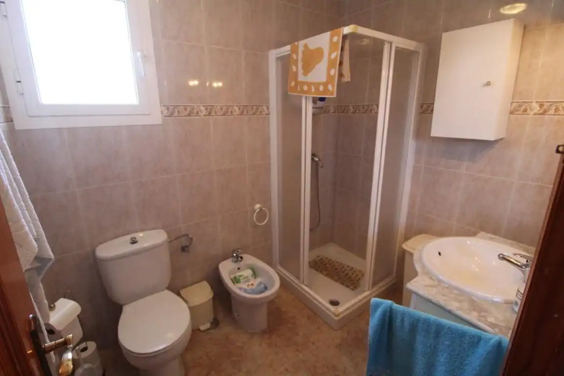 Baño de Casa adosada en venta en Torrevieja con Aire acondicionado, Jardín privado y Terraza