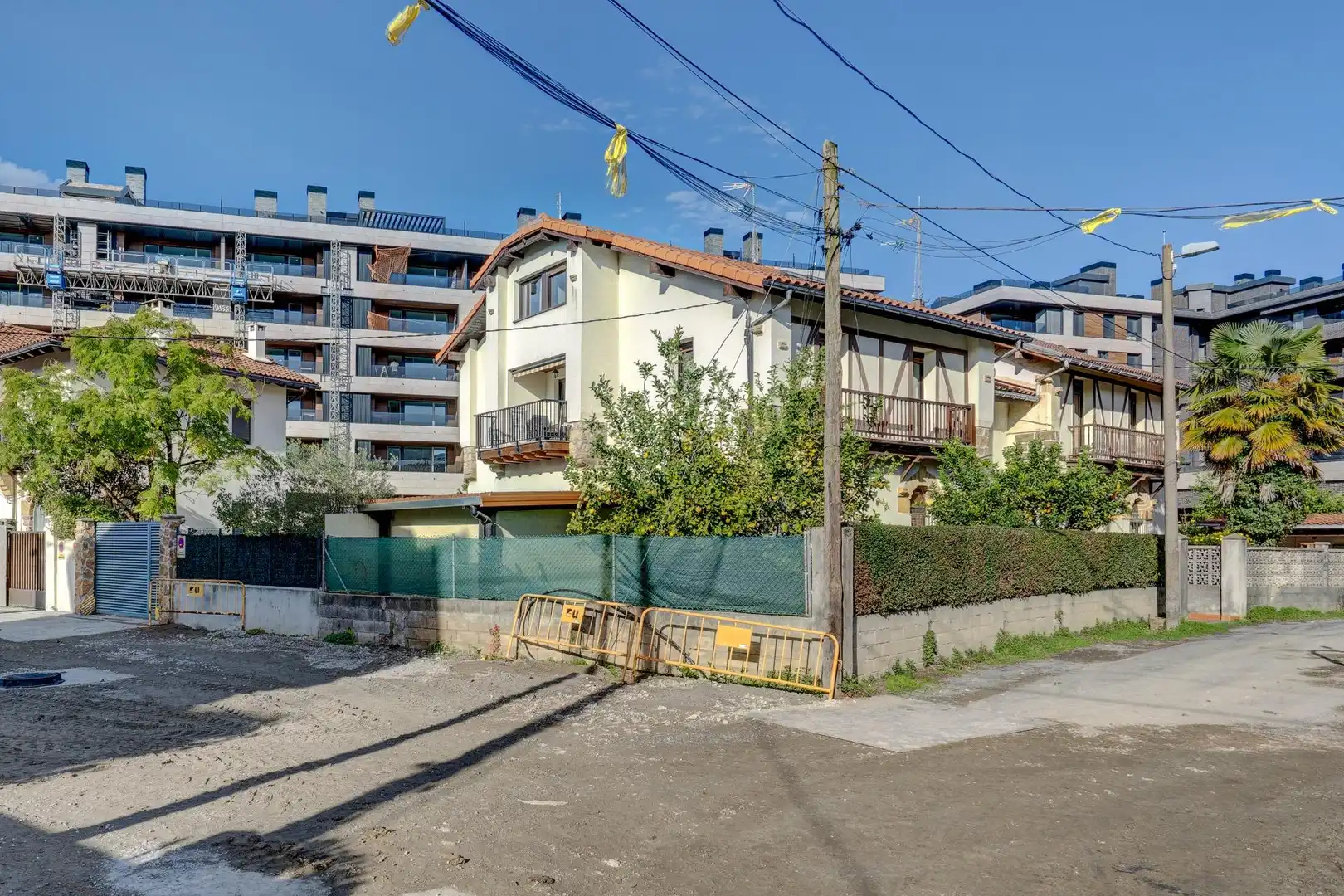 Vista exterior de Pis en venda en Donostia - San Sebastián  amb Calefacció i Jardí privat