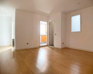 Bedroom of Flat to rent in  Madrid Capital  with Parquet flooring, Oven and Washing machine