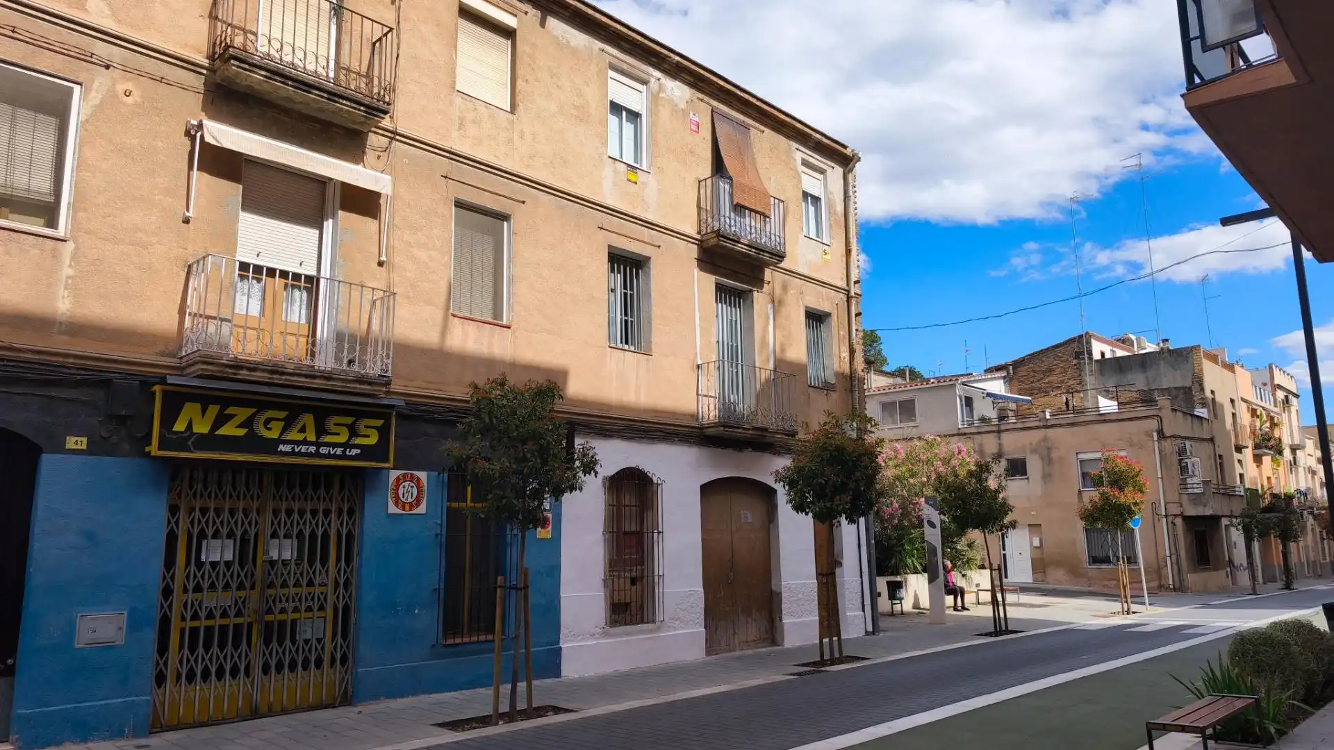 Außenansicht von Wohnung zum Verkauf in Tortosa mit Klimaanlage, Heizung und Parkett
