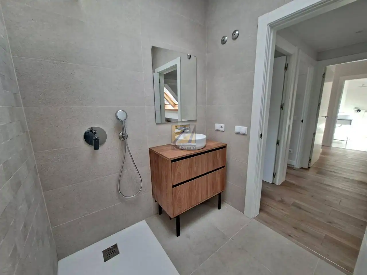 Bathroom of Attic for sale in Oviedo   with Heating, Terrace and Furnished