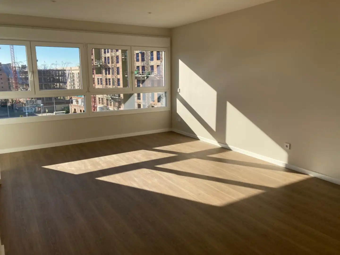 Flat for rent in Poniente-Norte - Miralbaida - Parque Azahara
