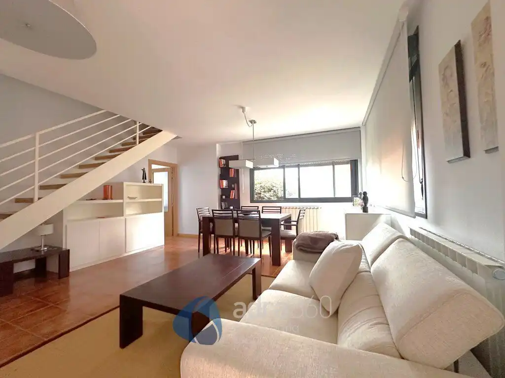 Sala d'estar de Casa o xalet en venda en Cirueña amb Calefacció, Jardí privat i Terrassa