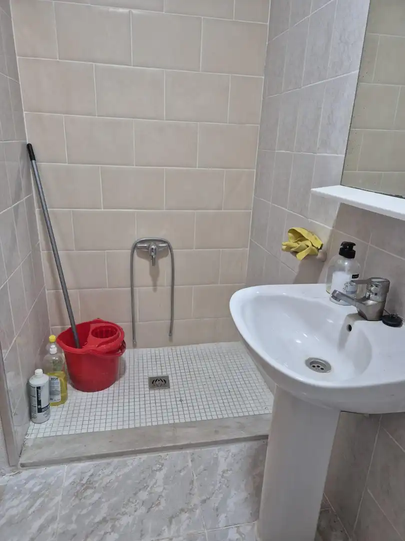 Badezimmer von Fabrikhallen zum Verkauf in Llíria