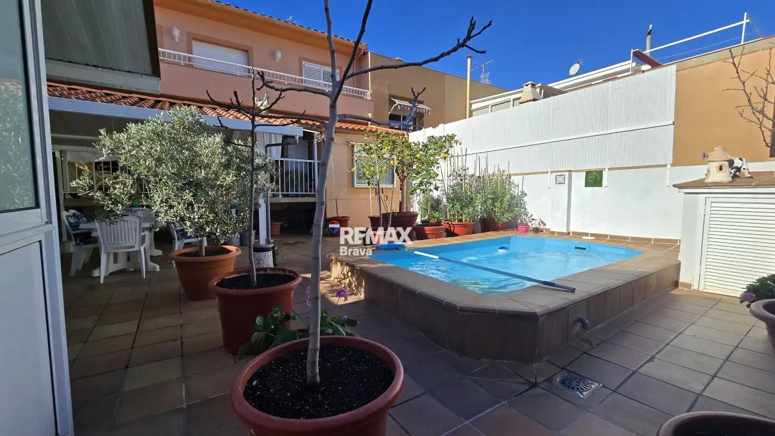 Vista exterior de Casa o xalet en venda en Pineda de Mar amb Aire condicionat, Calefacció i Terrassa