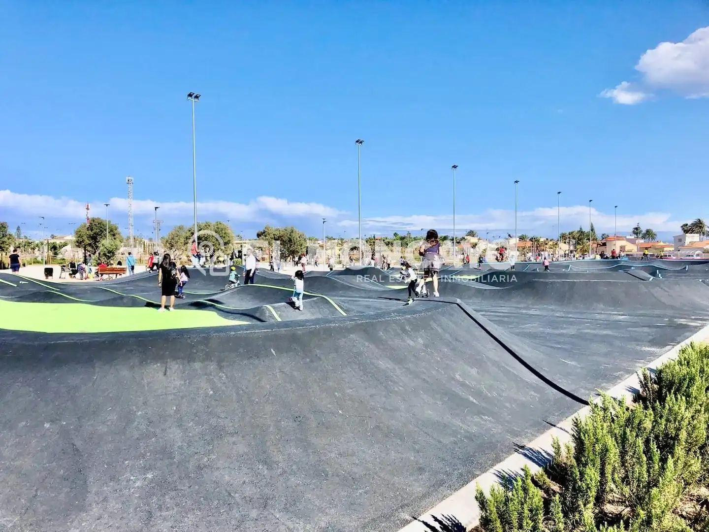 Vista exterior de Casa o xalet en venda en Rojales amb Jardí privat, Terrassa i Piscina