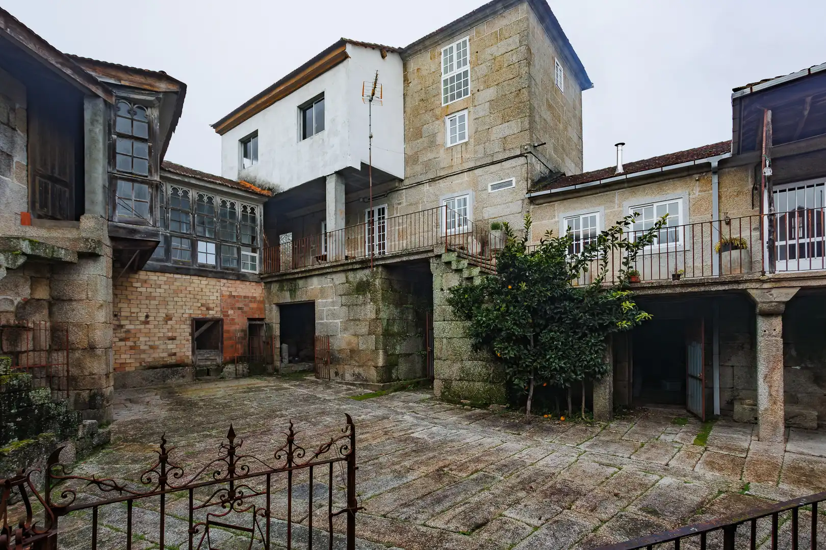 Vista exterior de Finca rústica en venda en Carballeda de Avia amb Moblat