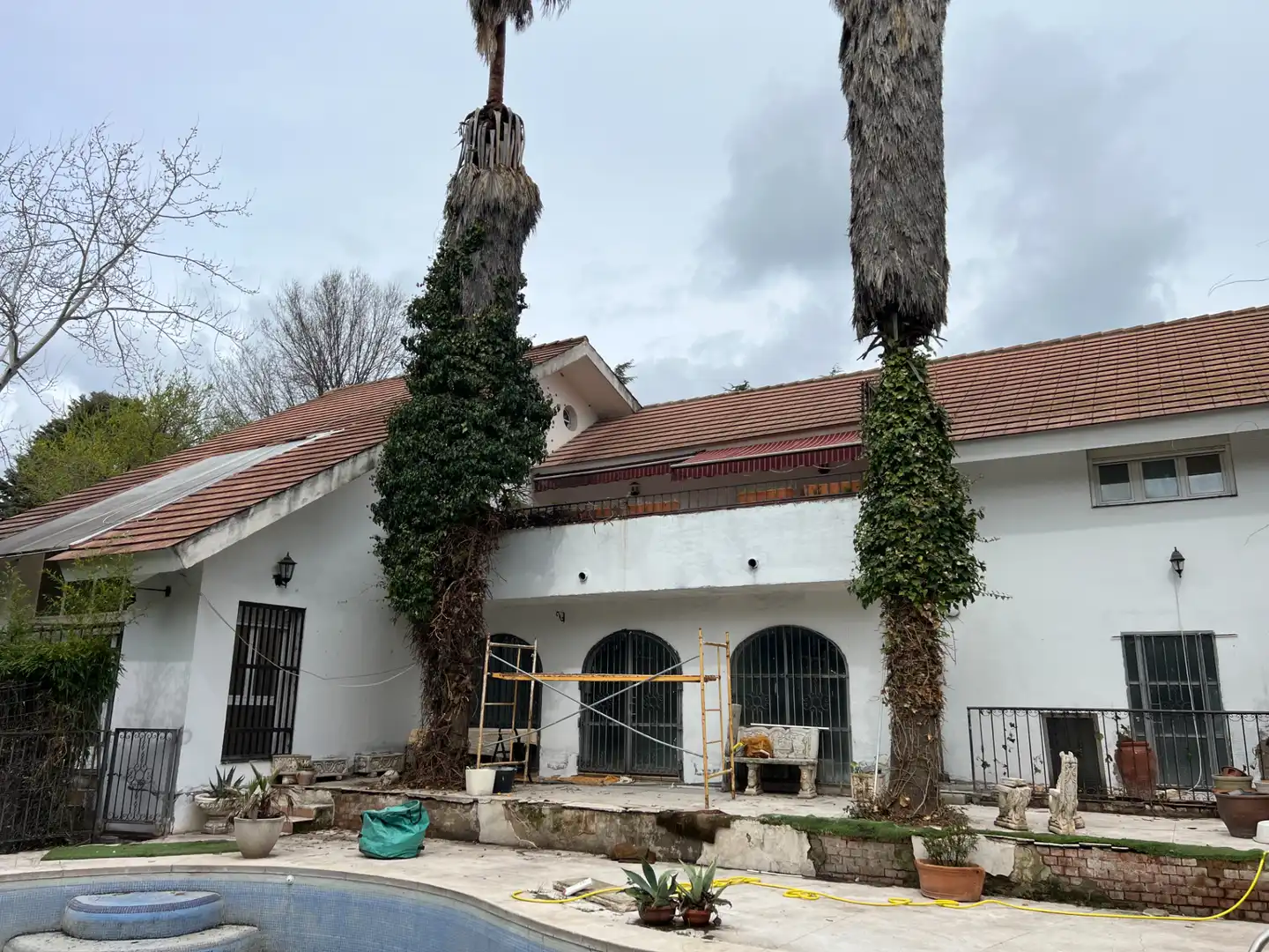 Vista exterior de Casa o chalet en venta en Villanueva de la Cañada con Jardín privado, Terraza y Piscina