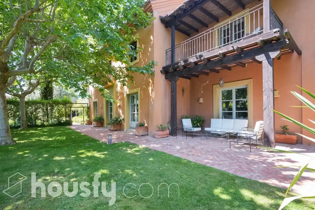 Exterior view of Houses for sale in Pozuelo de Alarcón  with Air Conditioner, Heating and Private garden