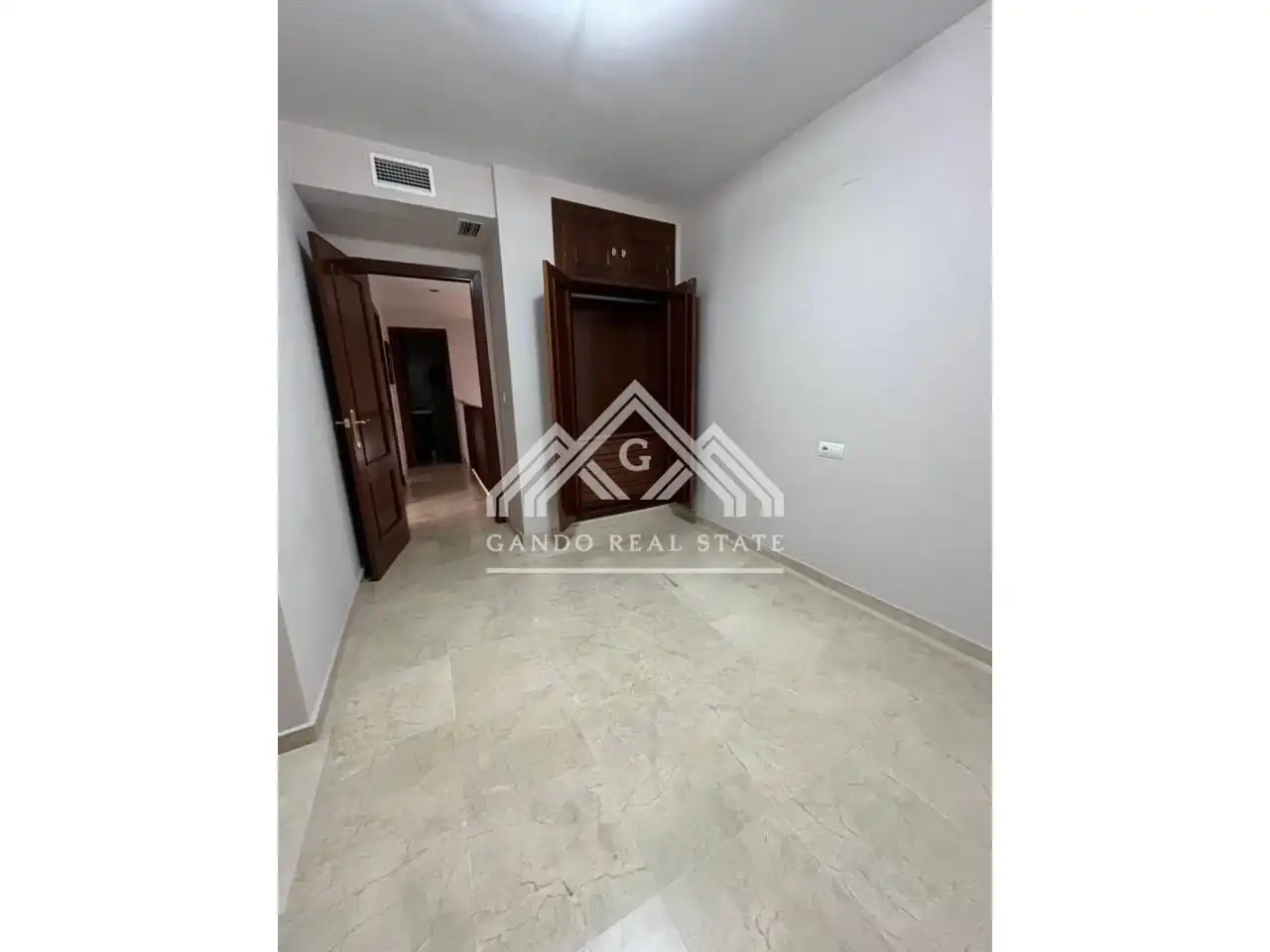Houses for sale in Dos Hermanas  with Air Conditioner