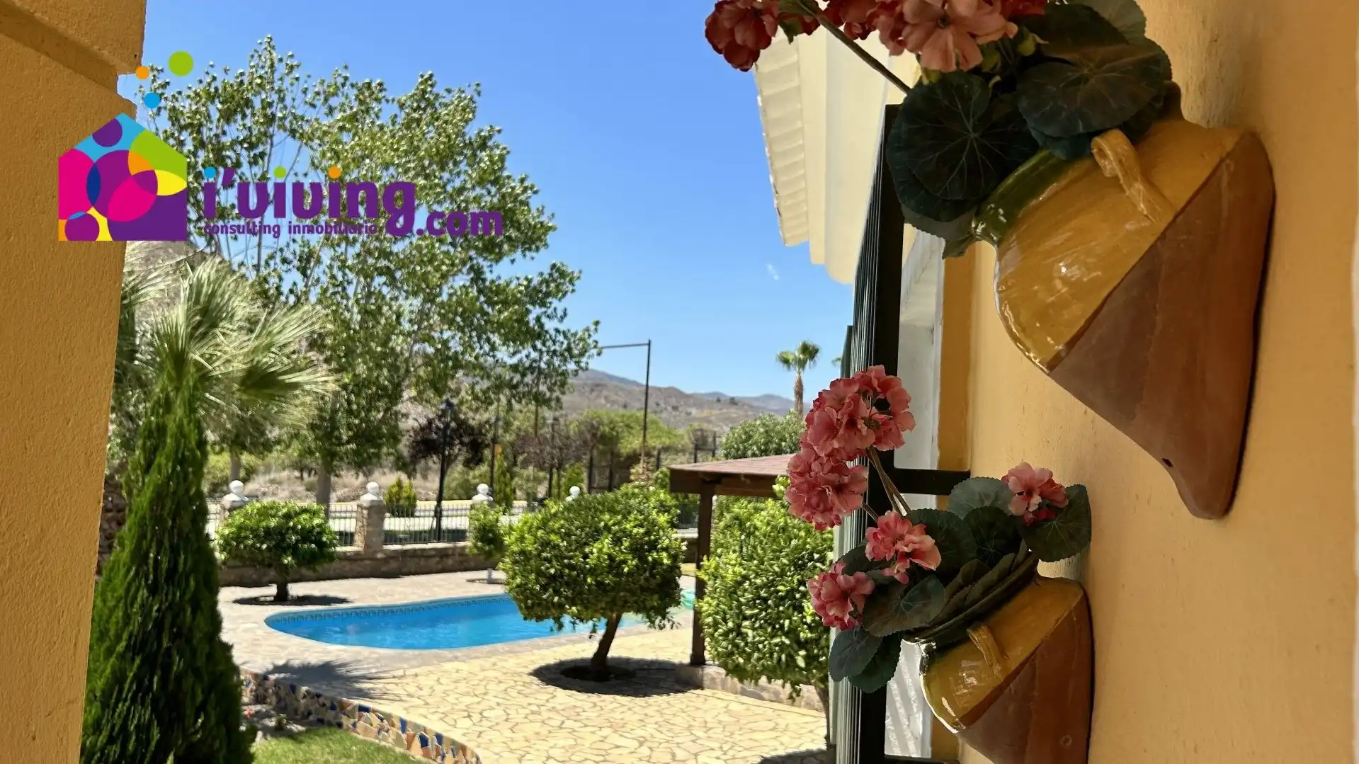 Garden of Houses for rent in Cantoria