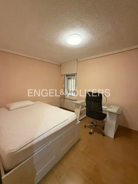 Bedroom of Flat for rent in Madrid  with Heating, Parquet flooring and Furnished