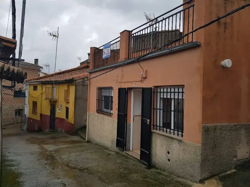 Vista exterior de Casa o chalet en venta en Valdeobispo con Jardín privado y Terraza