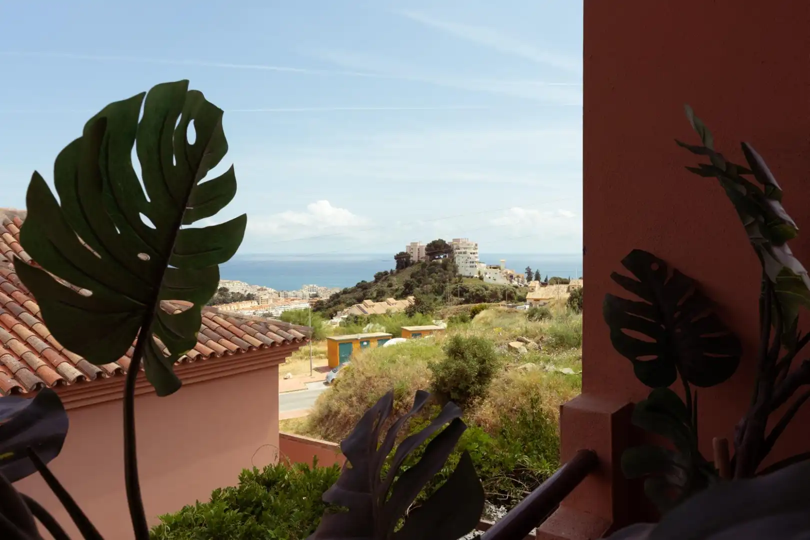 Vista exterior de Casa adosada en venda en Benalmádena amb Aire condicionat, Jardí privat i Terrassa