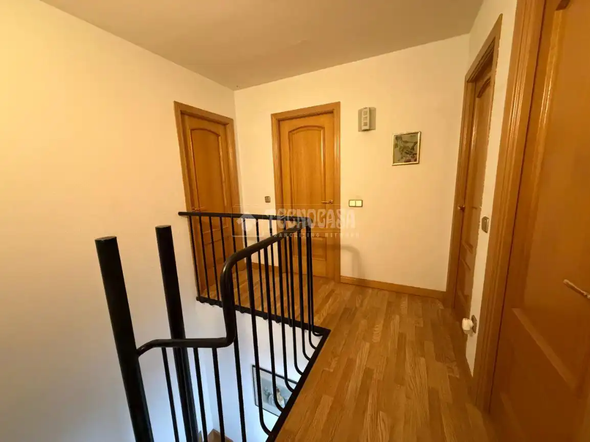 Casa adosada en venda en Velilla de San Antonio amb Aire condicionat, Calefacció i Jardí privat
