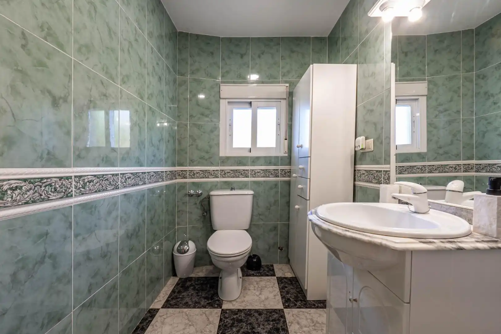 Bathroom of Flat for sale in Granada  with Balcony