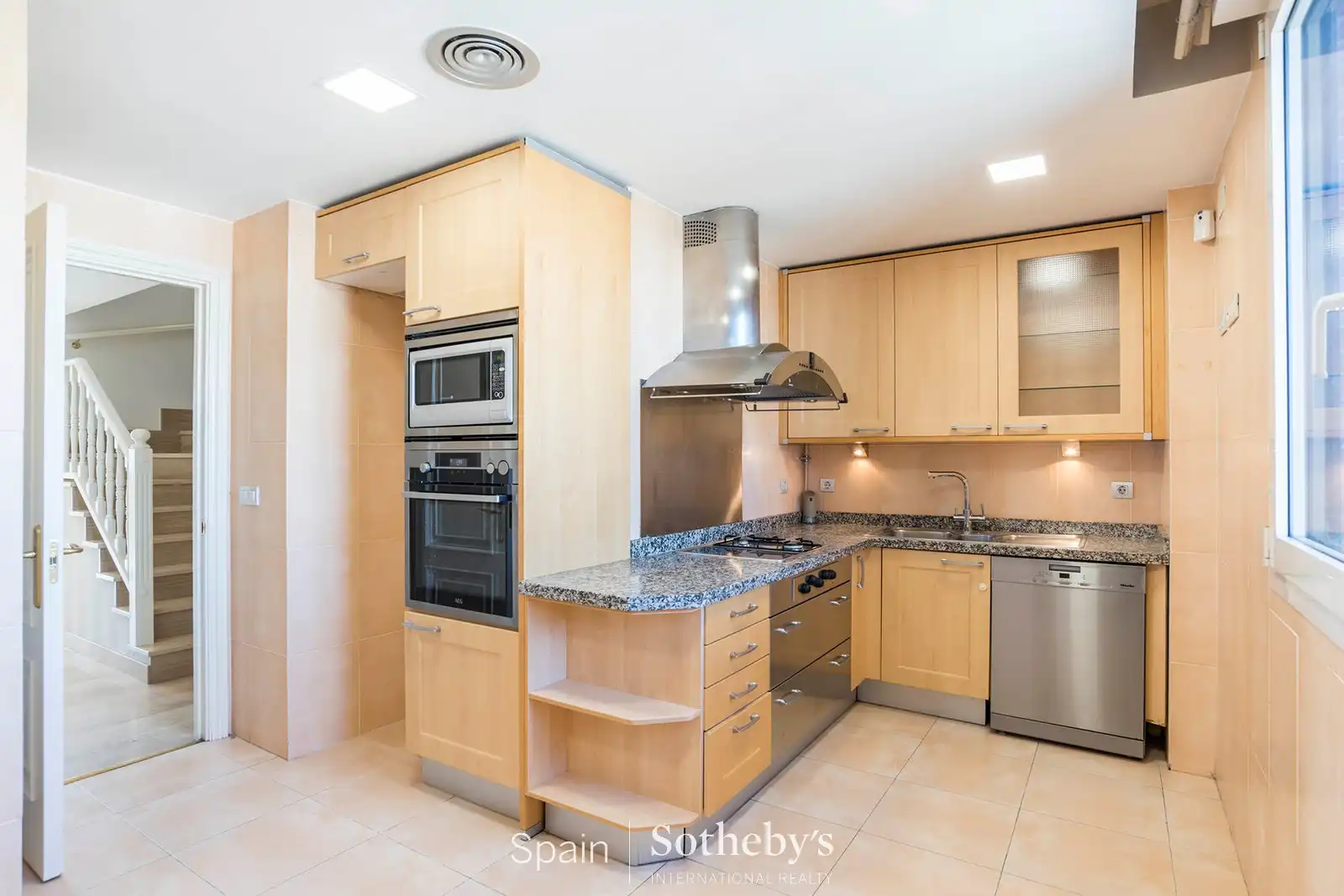 Cocina de Dúplex en venta en Pozuelo de Alarcón con Aire acondicionado, Calefacción y Terraza