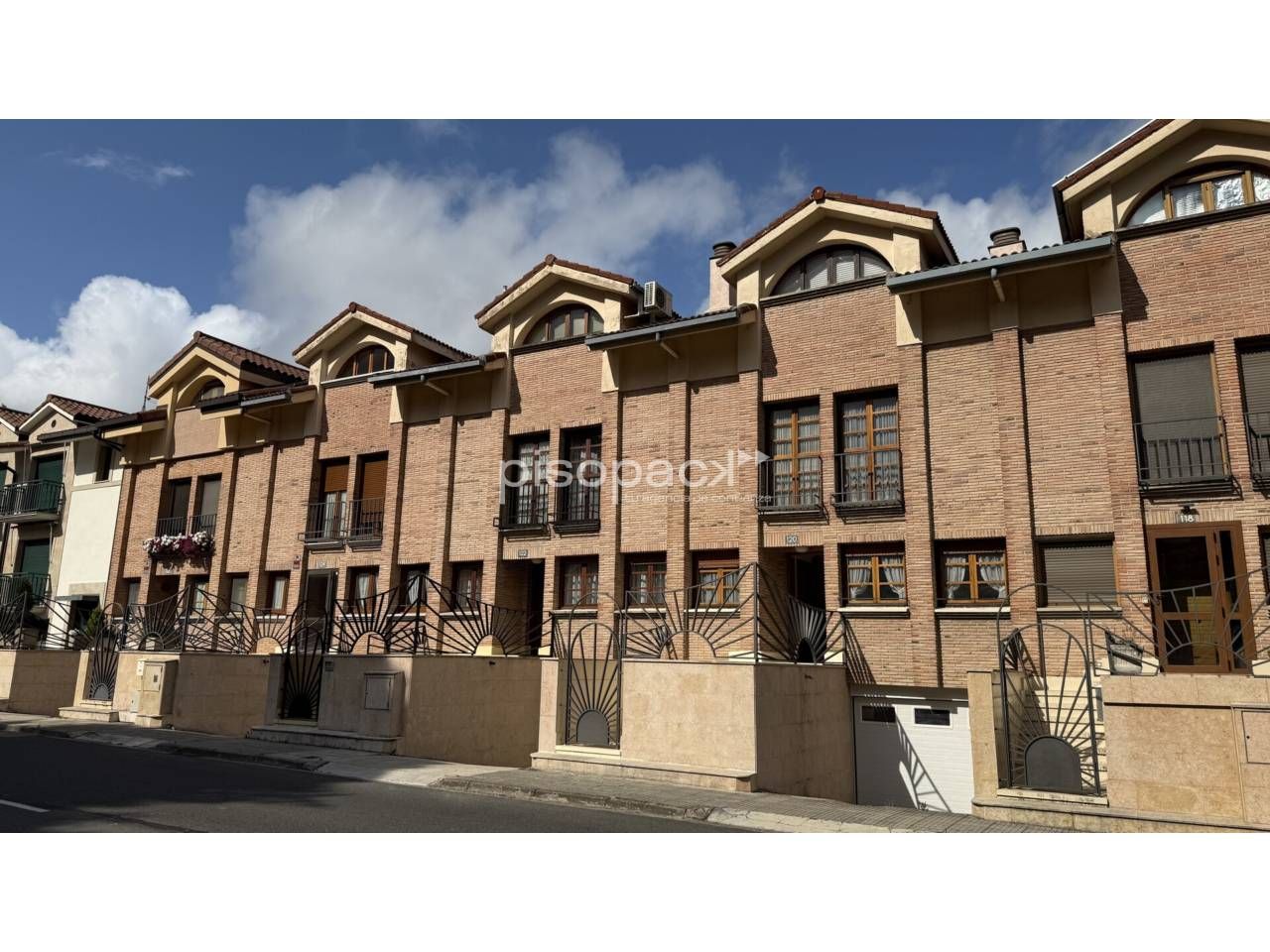 Exterior view of Single-family semi-detached for sale in Altsasu / Alsasua  with Heating, Parquet flooring and Terrace