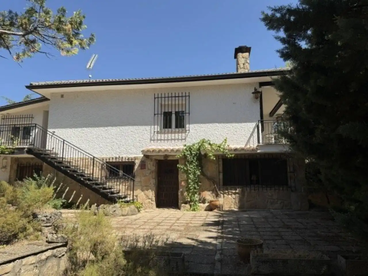House with garden for sale in Lozoyuela-navas-sieteiglesias