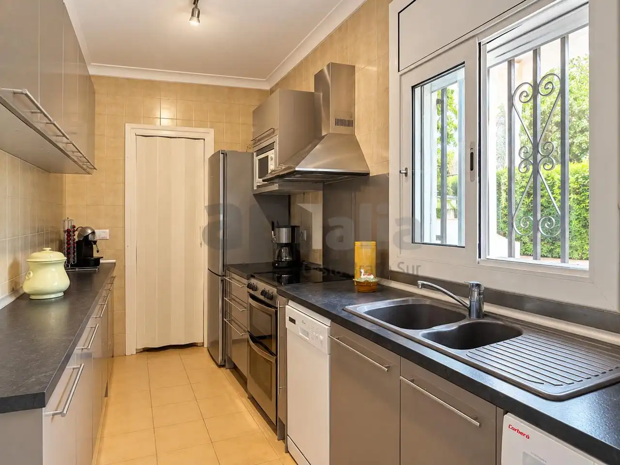 House with garden for sale in Canyelles, imagen 3