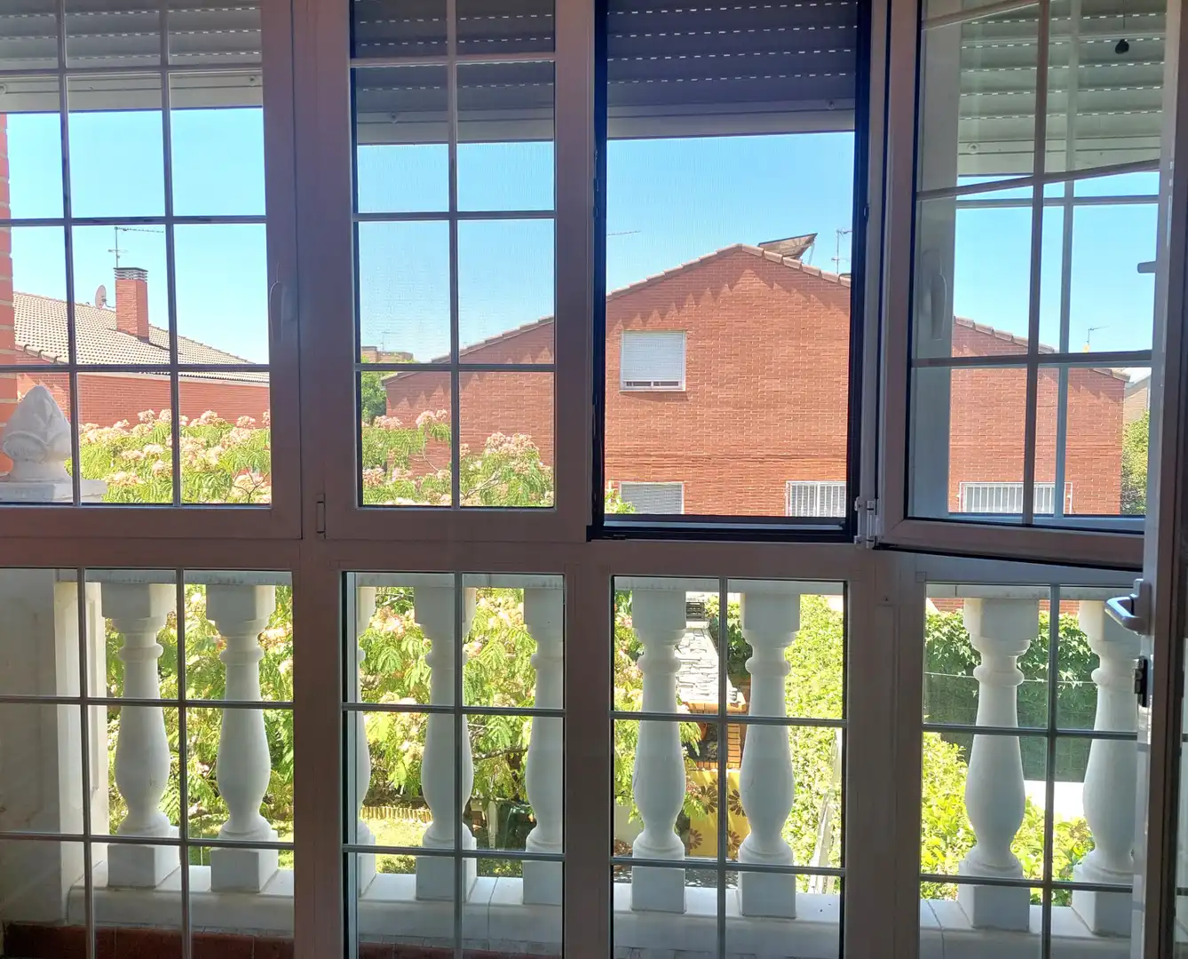 Vista exterior de Casa adosada en venta en Rivas-Vaciamadrid con Aire acondicionado, Calefacción y Jardín privado