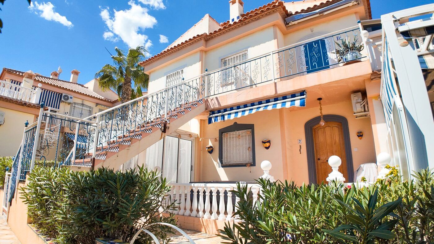 Exterior view of Apartment for sale in Torrevieja  with Air Conditioner, Terrace and Storage room