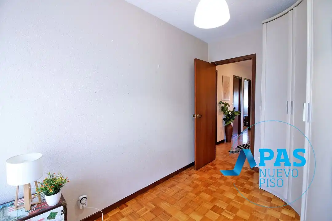 Piso en venta en Santander con Calefacción, Trastero y Amueblado