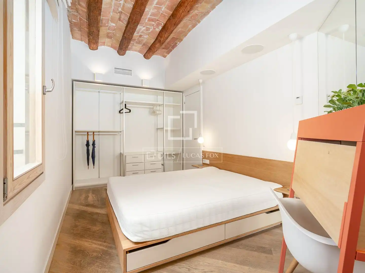 Bedroom of Flat for sale in Barcelona  with Air Conditioner, Heating and Parquet flooring