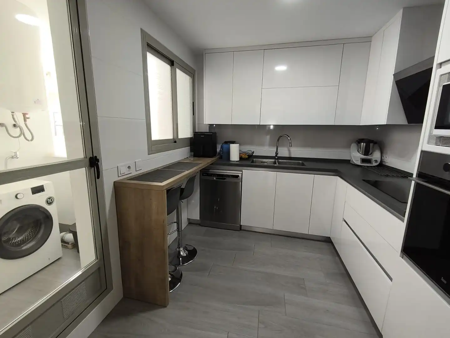Flat with pool for sale in Calle Escritor Ángel Palomino, imagen 3
