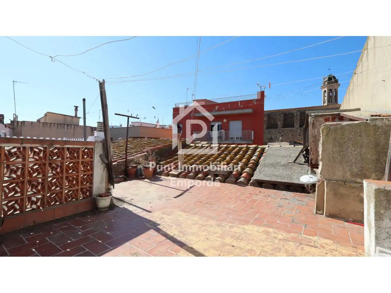 Vista exterior de Edificio en venta en Llançà