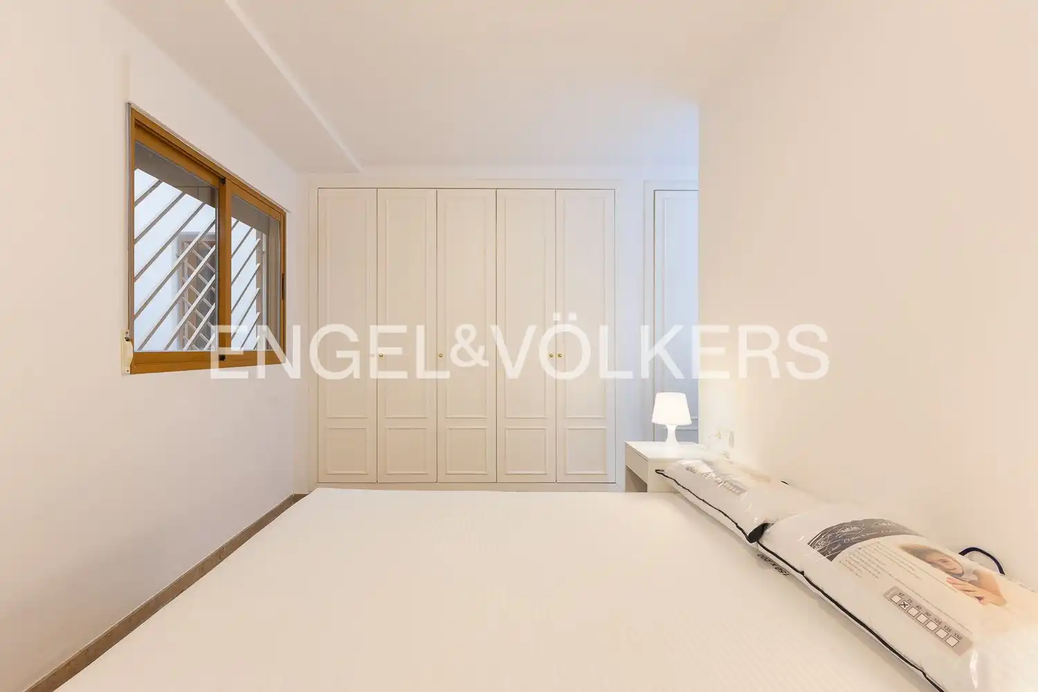 Bedroom of Flat for rent in Valencia  with Air Conditioner, Heating and Swimming Pool