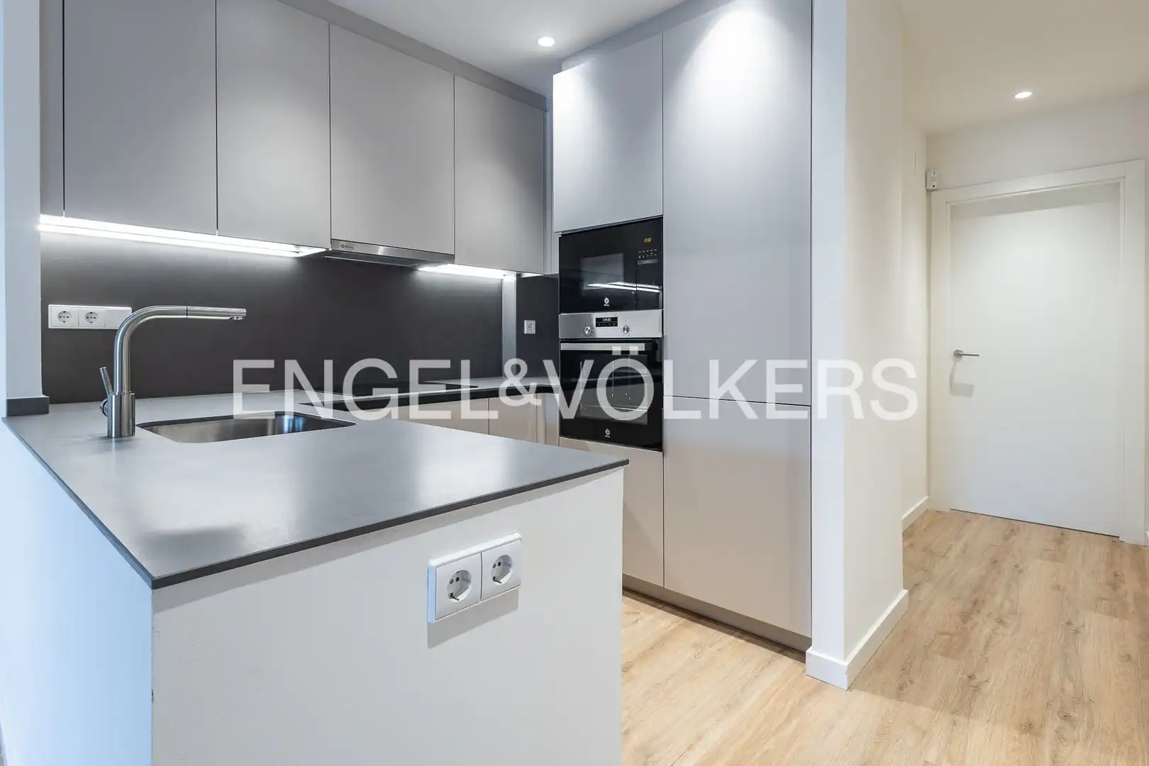 Kitchen of Ground floor for rent in Badalona  with Heating, Parquet flooring and Terrace