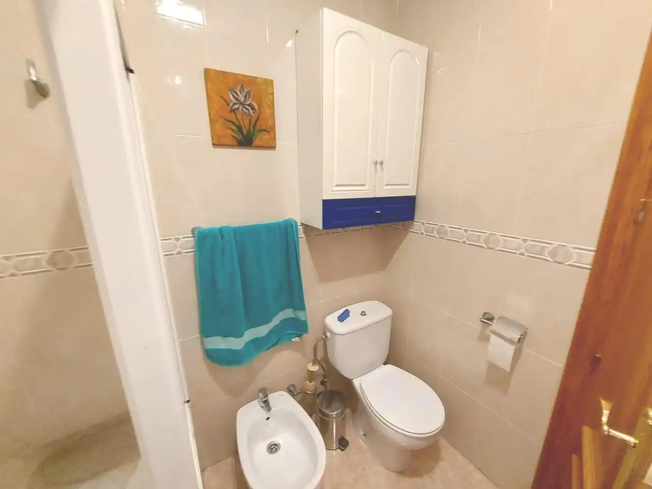 Badezimmer von Einfamilien-Reihenhaus zum Verkauf in Huércal-Overa mit Klimaanlage, Heizung und Terrasse