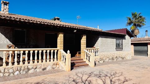 DISFRUTA DE TU CHALET EN LA ZONA ALICANTINA