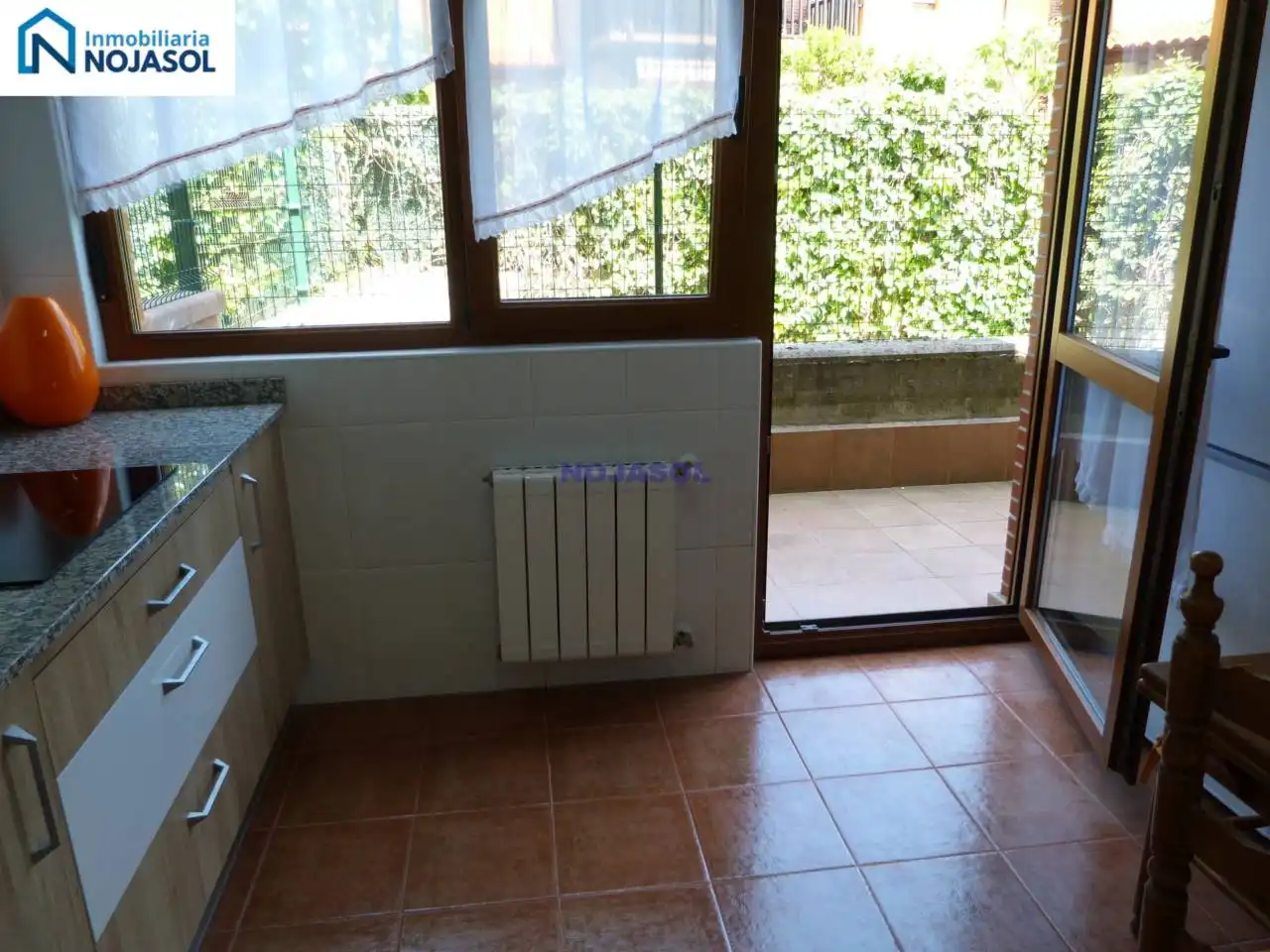 Küche von Einfamilien-Reihenhaus zum Verkauf in Bareyo mit Heizung, Terrasse und Möbliert