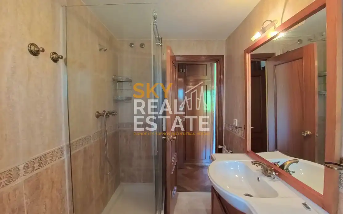 Bathroom of Flat for sale in Fuenlabrada  with Air Conditioner, Furnished and Balcony
