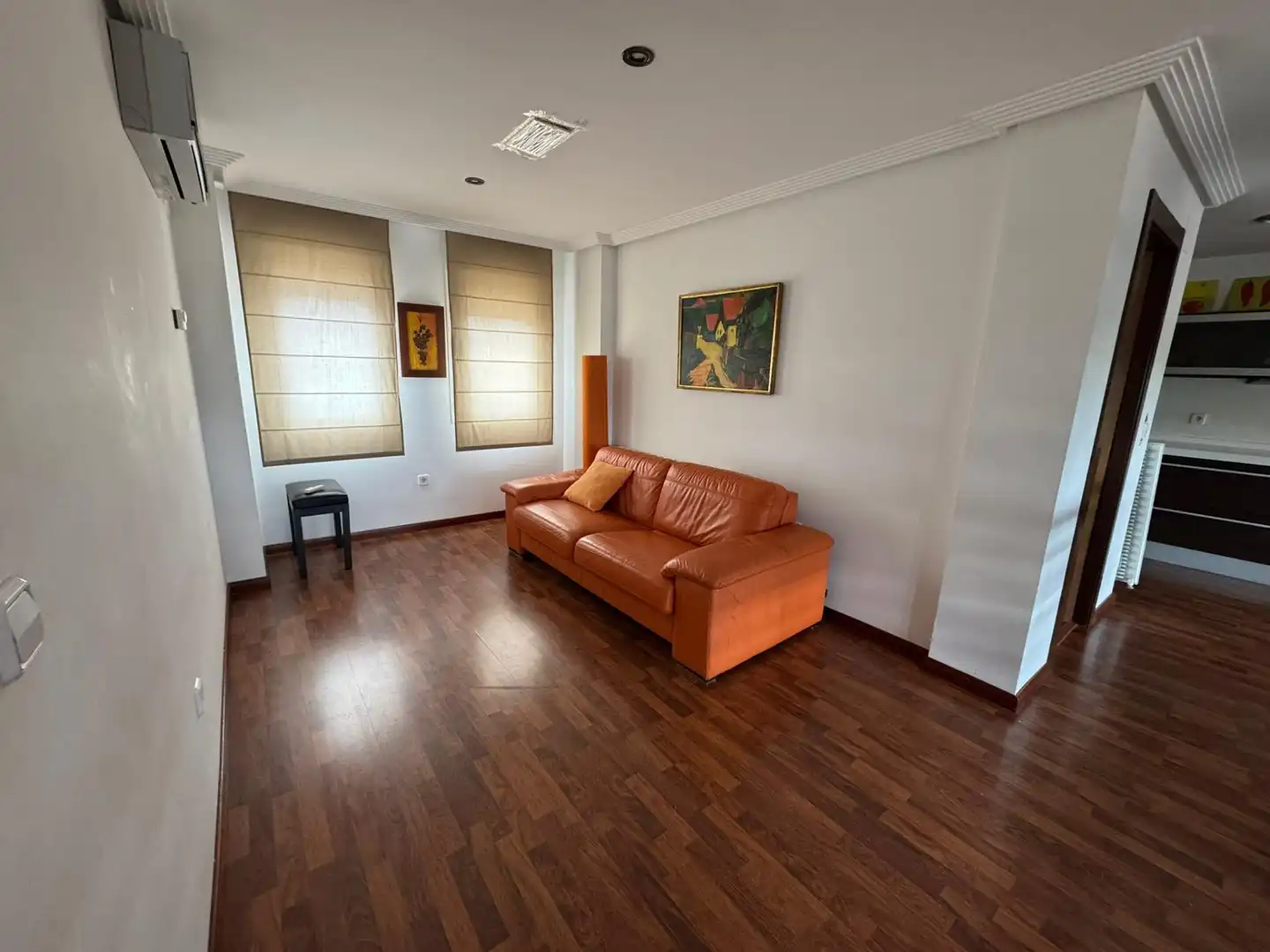 Sala de estar de Casa adosada en venta en Poblete con Aire acondicionado, Calefacción y Jardín privado