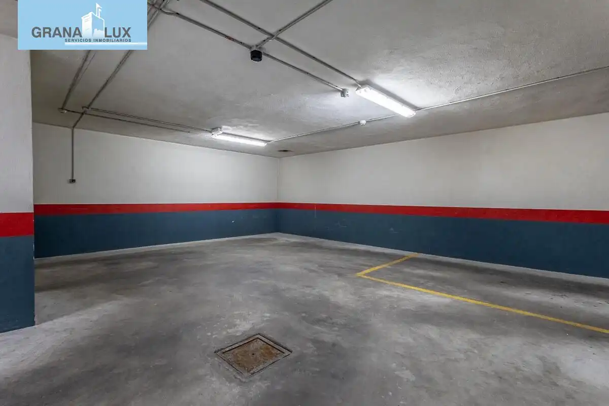 Parking de Dúplex en venta en Granada con Aire acondicionado, Calefacción y Terraza