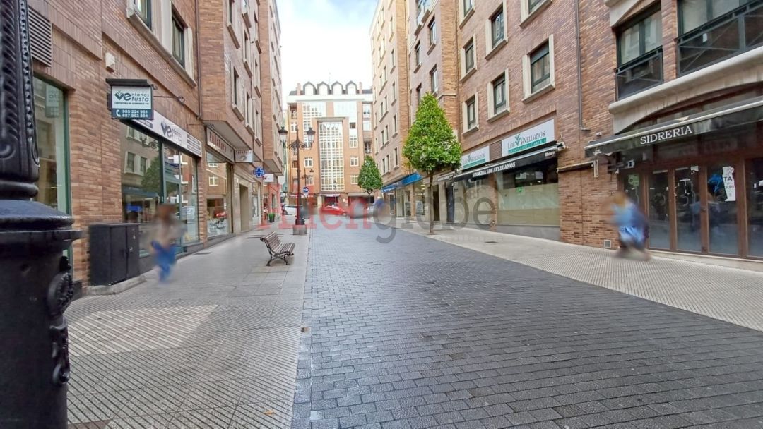 Vista exterior de Pis en venda en Oviedo  amb Calefacció, Terrassa i Traster