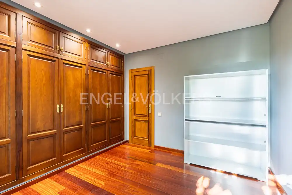 Bedroom of Houses for sale in La Pobla de Vallbona  with Air Conditioner, Heating and Private garden