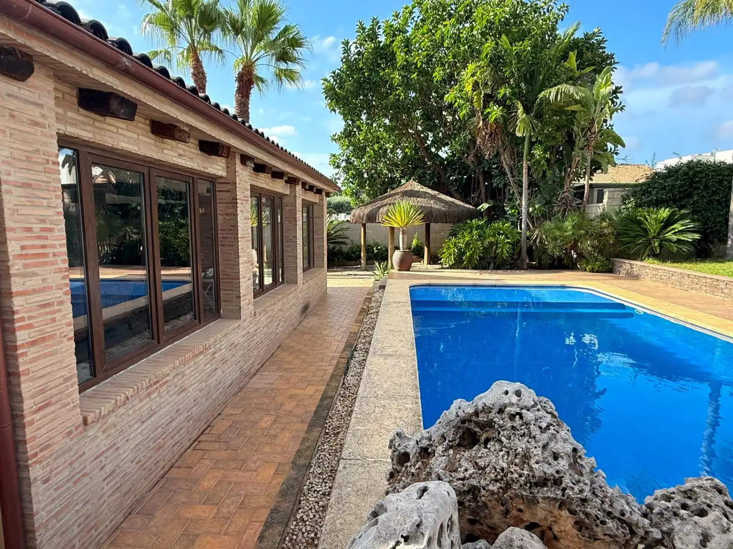 Piscina de Casa o xalet de lloguer en San Antonio de Benagéber amb Aire condicionat, Calefacció i Jardí privat