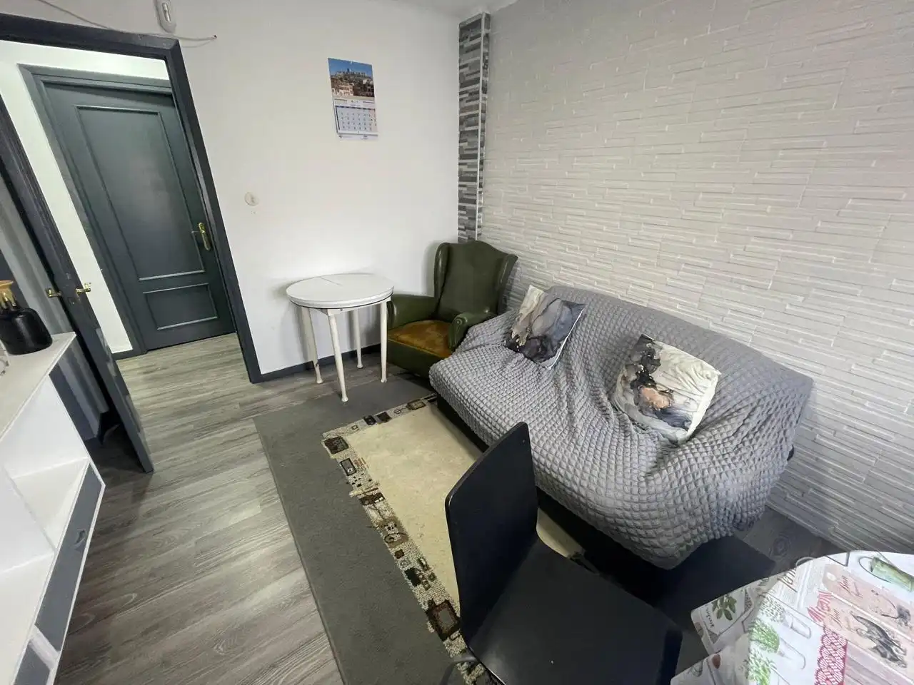 Sala de estar de Piso en venta en Medina de Pomar con Calefacción, Terraza y Trastero
