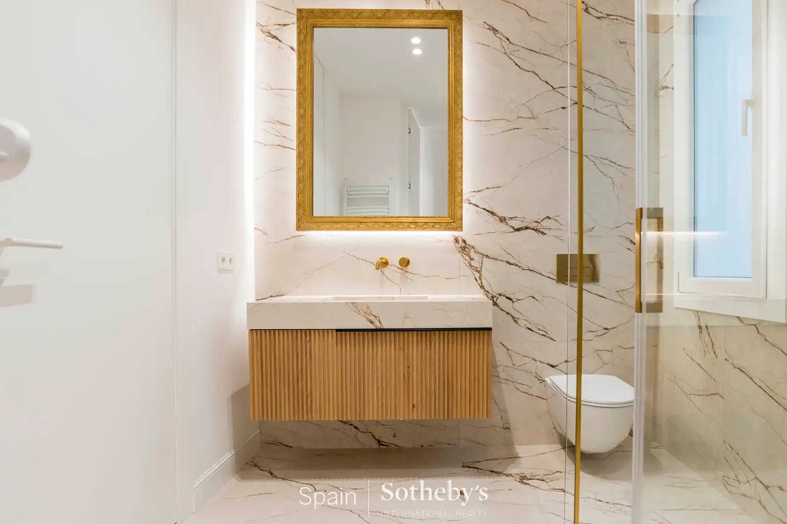 Bathroom of Apartments for sale in Madrid  with Air Conditioner and Heating