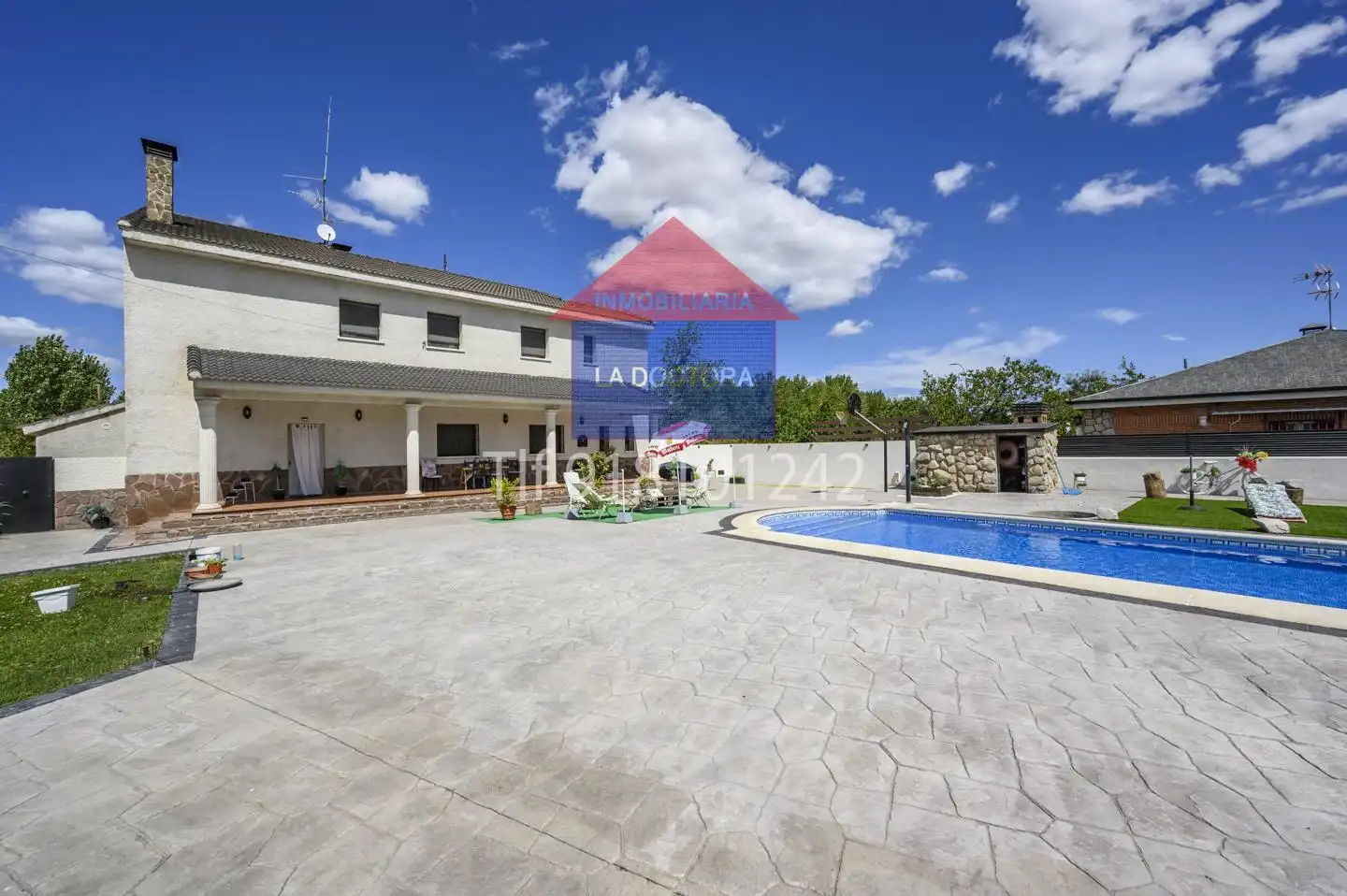 Vista exterior de Casa o chalet en venta en Escalona con Calefacción, Terraza y Piscina
