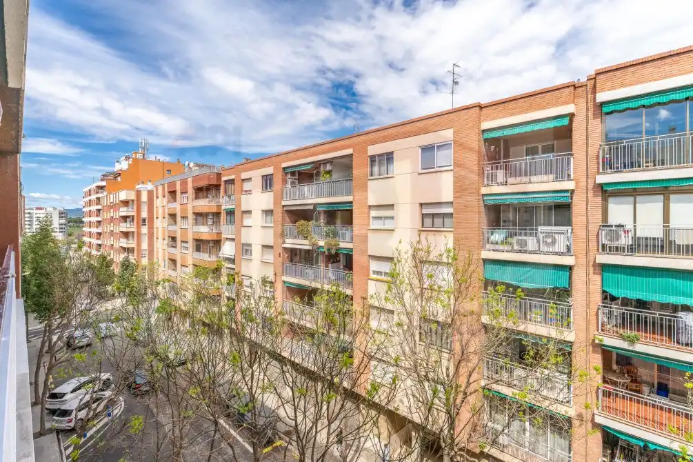 Vista exterior de Pis en venda en Reus amb Balcó