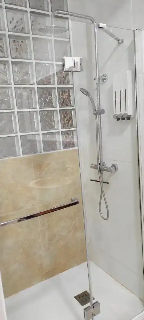 Badezimmer von Geschaftsraum zur Miete in Granollers mit Klimaanlage