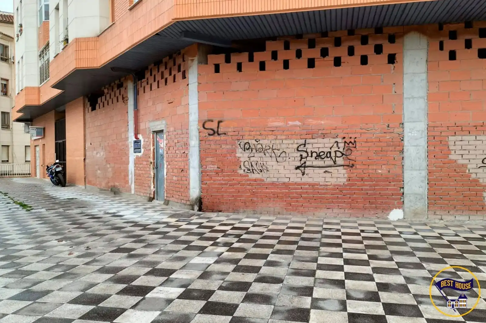 Vista exterior de Local de lloguer en Cuenca