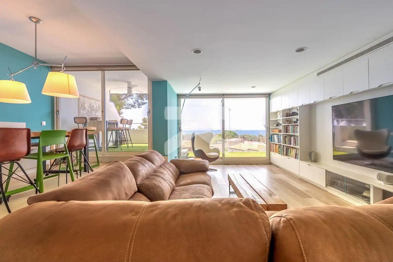 Wohnzimmer von Einfamilien-Reihenhaus zum Verkauf in  Tarragona Capital mit Klimaanlage, Privatgarten und Terrasse